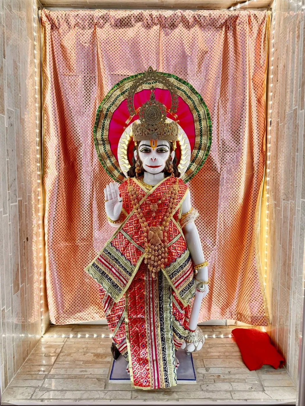 Hanuman Ji at Shri Maha Kali Bhameshwari Mandir, dressed in the shringar of a different day (2 of 9)