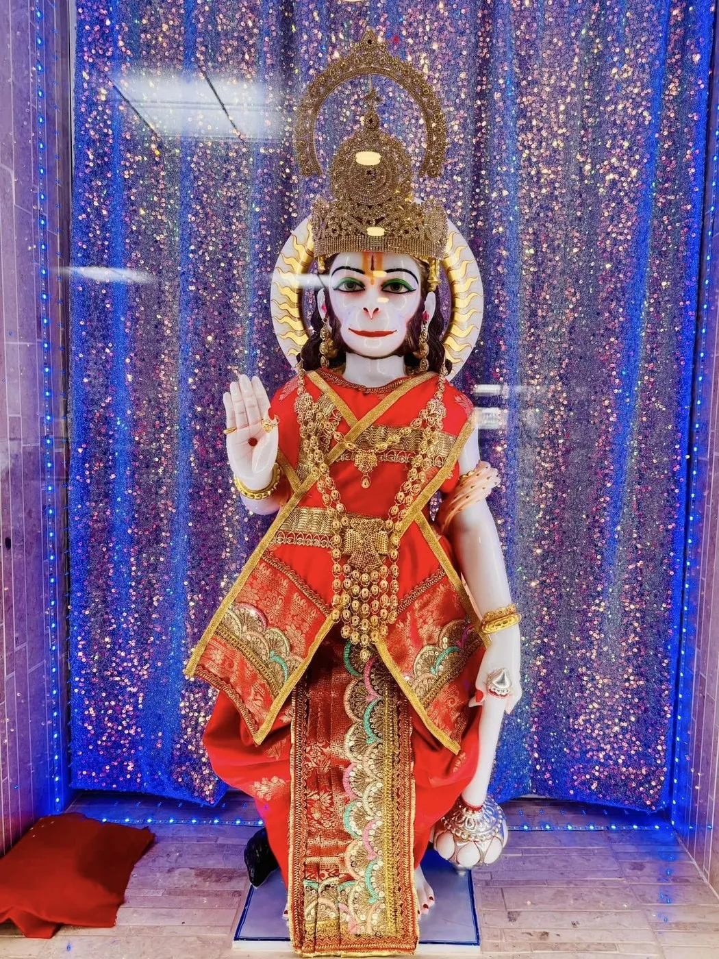 Hanuman Ji at Shri Maha Kali Bhameshwari Mandir, dressed in the shringar of a different day (3 of 9)