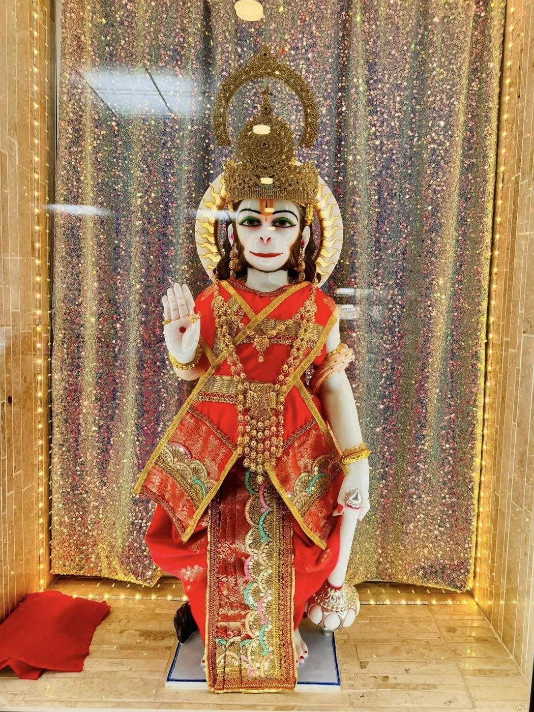 Hanuman Ji at Shri Maha Kali Bhameshwari Mandir, dressed in the shringar of a different day (4 of 9)