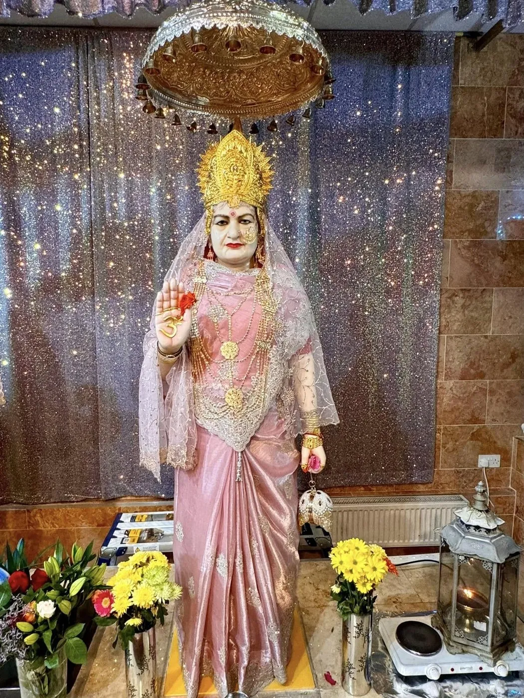 Maa Bhameshwari at Shri Maha Kali Bhameshwari Mandir, dressed in the shringar of a different day (4 of 20)