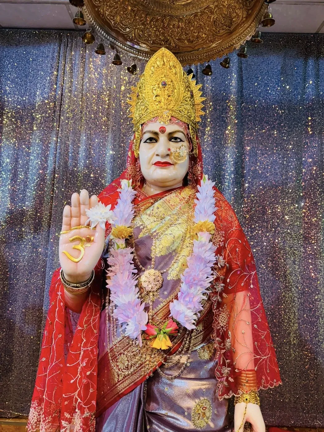 Maa Bhameshwari at Shri Maha Kali Bhameshwari Mandir, dressed in the shringar of a different day (5 of 20)