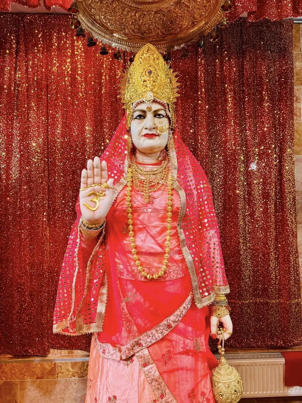 Maa Bhameshwari at Shri Maha Kali Bhameshwari Mandir, dressed in the shringar of a different day (8 of 20)
