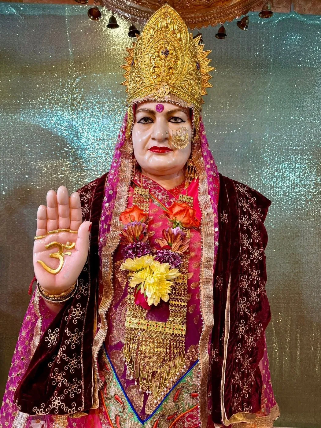Maa Bhameshwari at Shri Maha Kali Bhameshwari Mandir, dressed in the shringar of a different day (12 of 20)