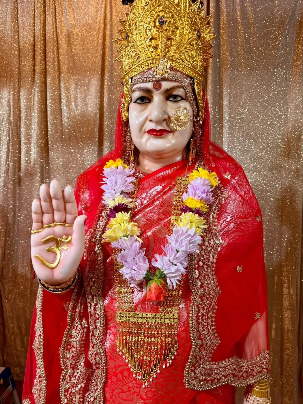 Maa Bhameshwari at Shri Maha Kali Bhameshwari Mandir, dressed in the shringar of a different day (13 of 20)