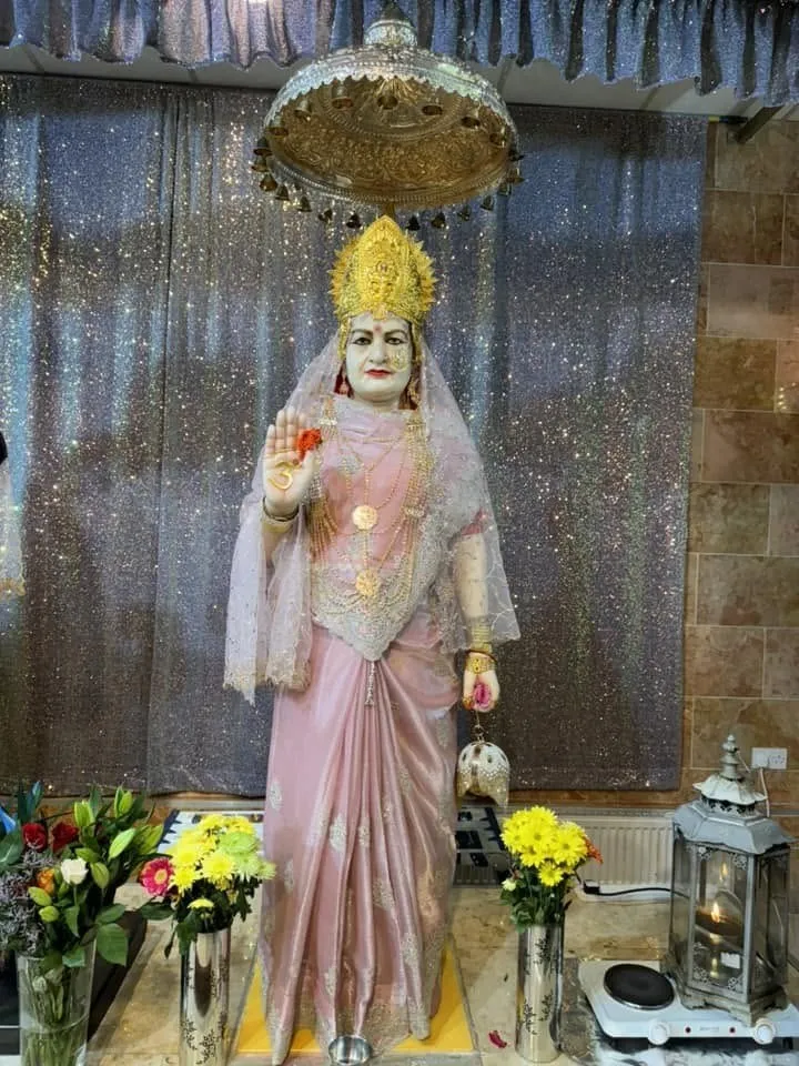 Maa Bhameshwari at Shri Maha Kali Bhameshwari Mandir, dressed in the shringar of a different day (16 of 20)