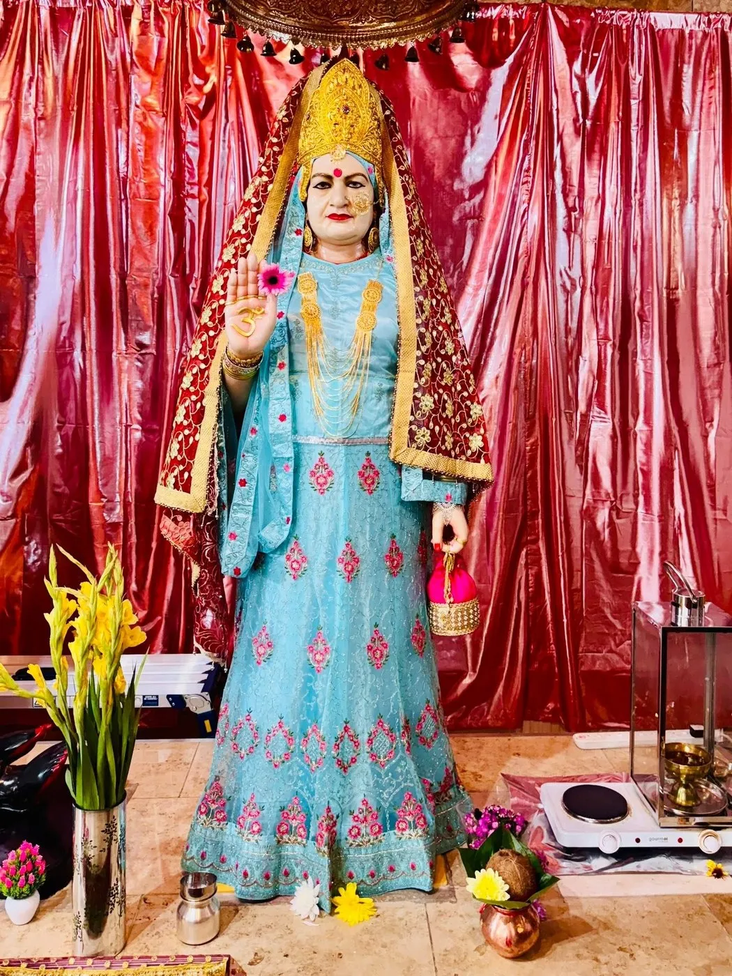 Maa Bhameshwari at Shri Maha Kali Bhameshwari Mandir, dressed in the shringar of a different day (18 of 20)