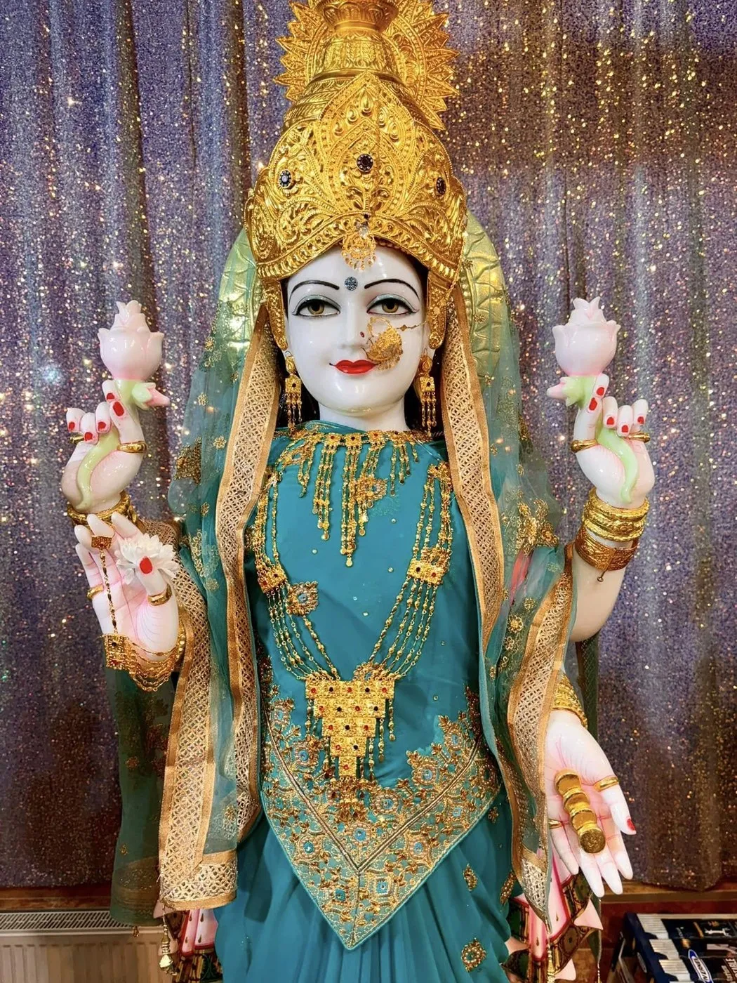 Maa Lakshmi at Shri Maha Kali Bhameshwari Mandir, dressed in the shringar of a different day (2 of 11)
