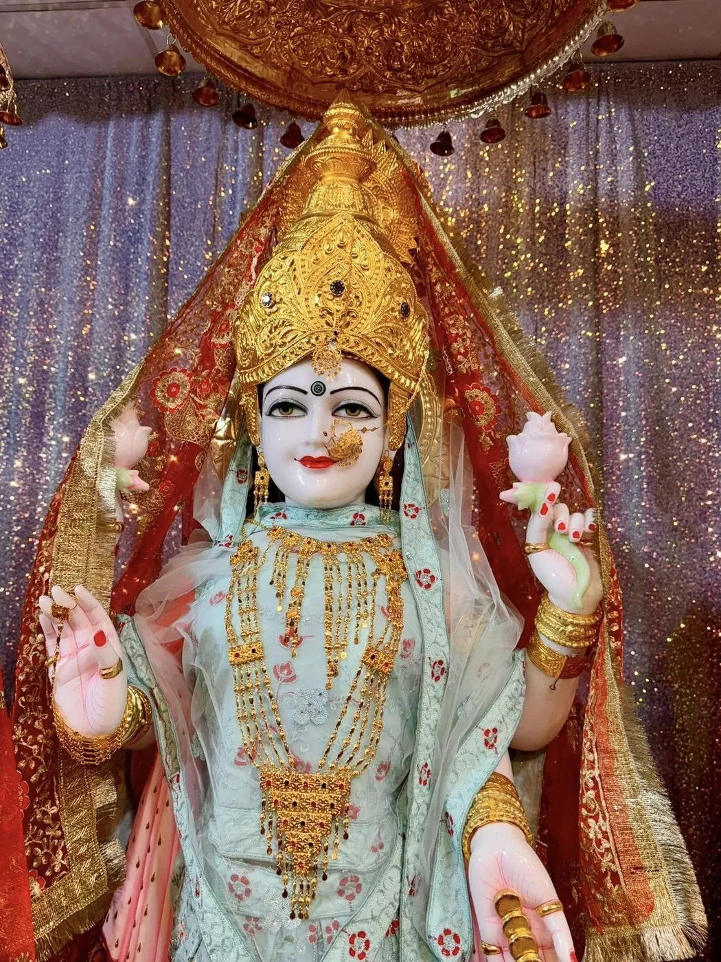 Maa Lakshmi at Shri Maha Kali Bhameshwari Mandir, dressed in the shringar of a different day (3 of 11)