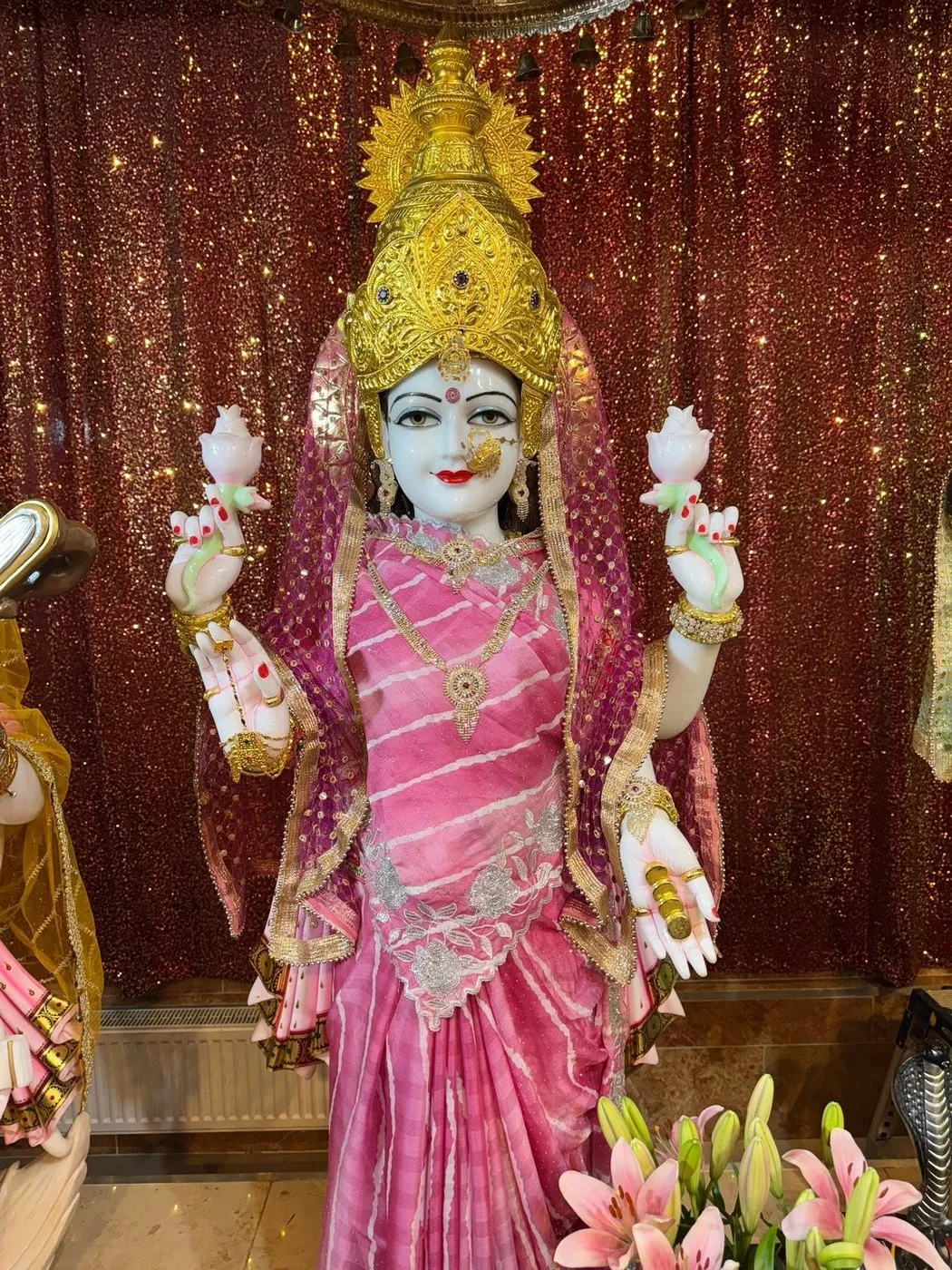 Maa Lakshmi at Shri Maha Kali Bhameshwari Mandir, dressed in the shringar of a different day (8 of 11)