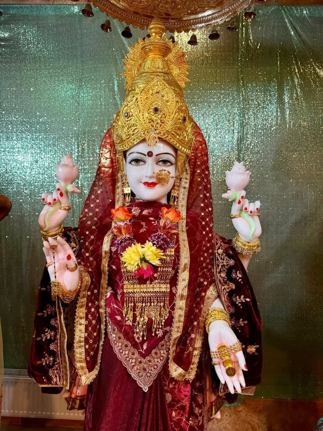 Maa Lakshmi at Shri Maha Kali Bhameshwari Mandir, dressed in the shringar of a different day (10 of 11)